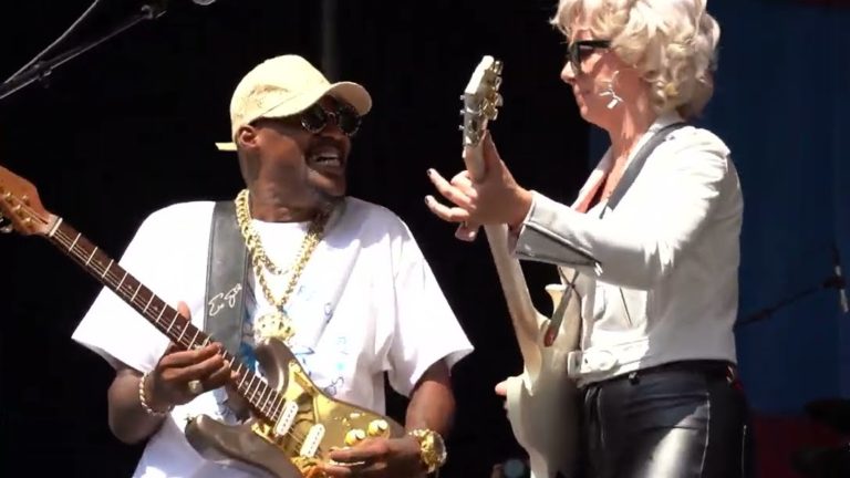 “Samantha Fish and Eric Gales Deliver a Fiery Performance of ‘Black Wind Howlin’ at Crossroads Festival”